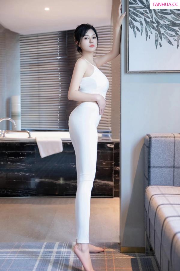 [XiuRen]高清写真图 2024.05.21 No.8575 金小依 美乳性感